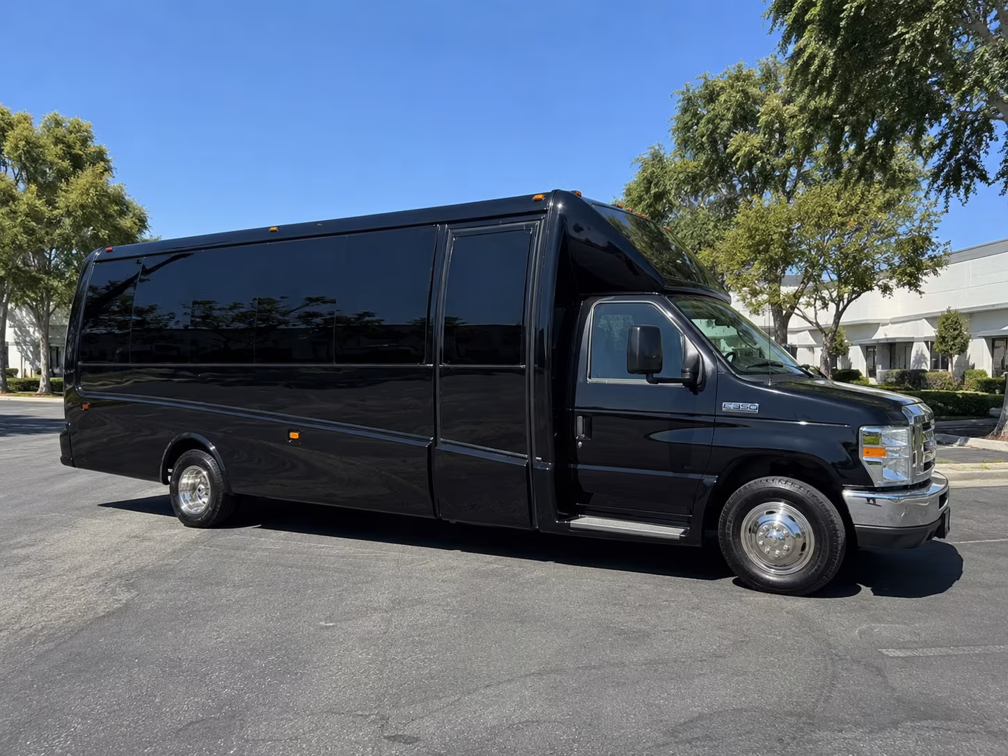 worcester corporate retreat shuttle bus rentals